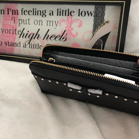 Black Laurel Way Sm Hadlee  w/ZIP Around wallet - Picture 5 of 8